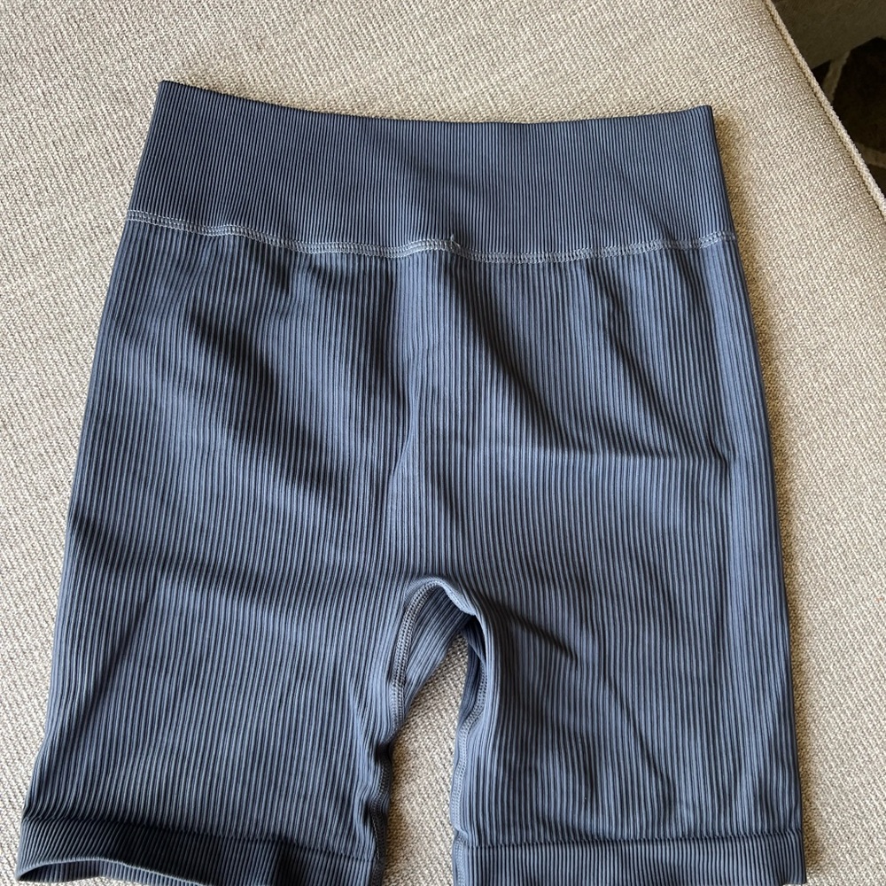 2-Piece Ribbed Workout Set - Picture 3 of 4